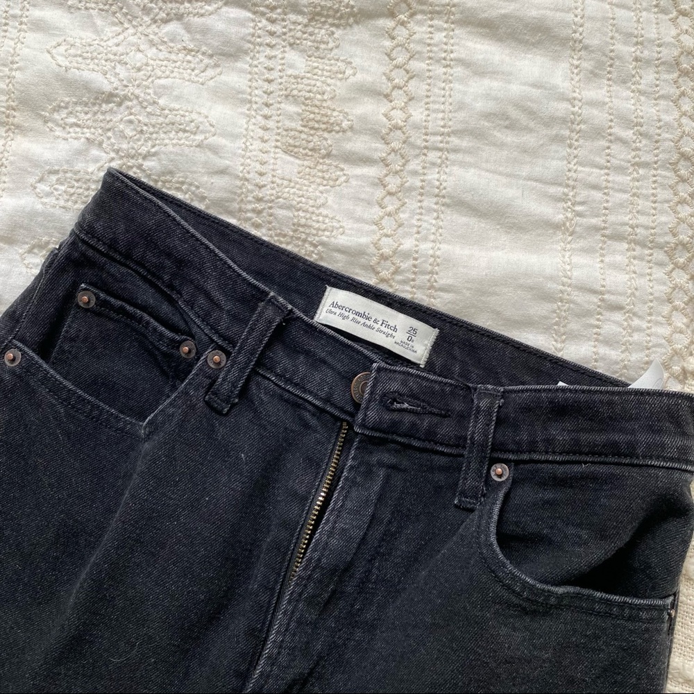 black Abercrombie and Fitch jeans size 25